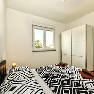 Apartment Una Pula